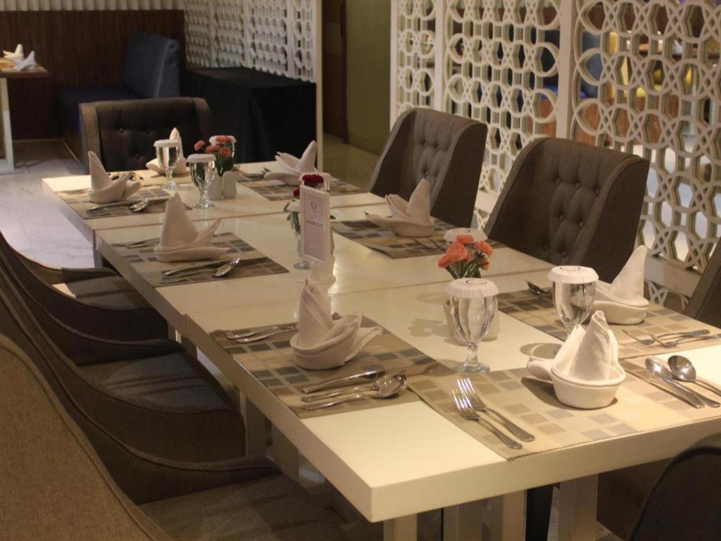 G'Sign Hotel Banjarmasin Банджермасин Екстериор снимка