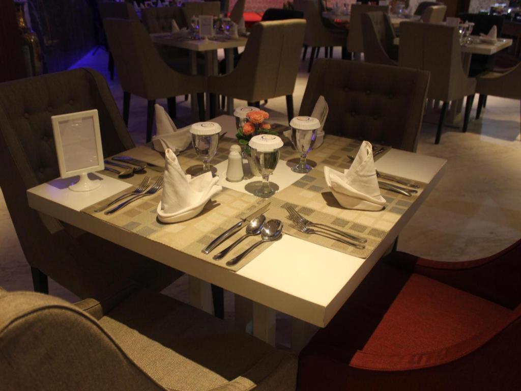 G'Sign Hotel Banjarmasin Банджермасин Екстериор снимка