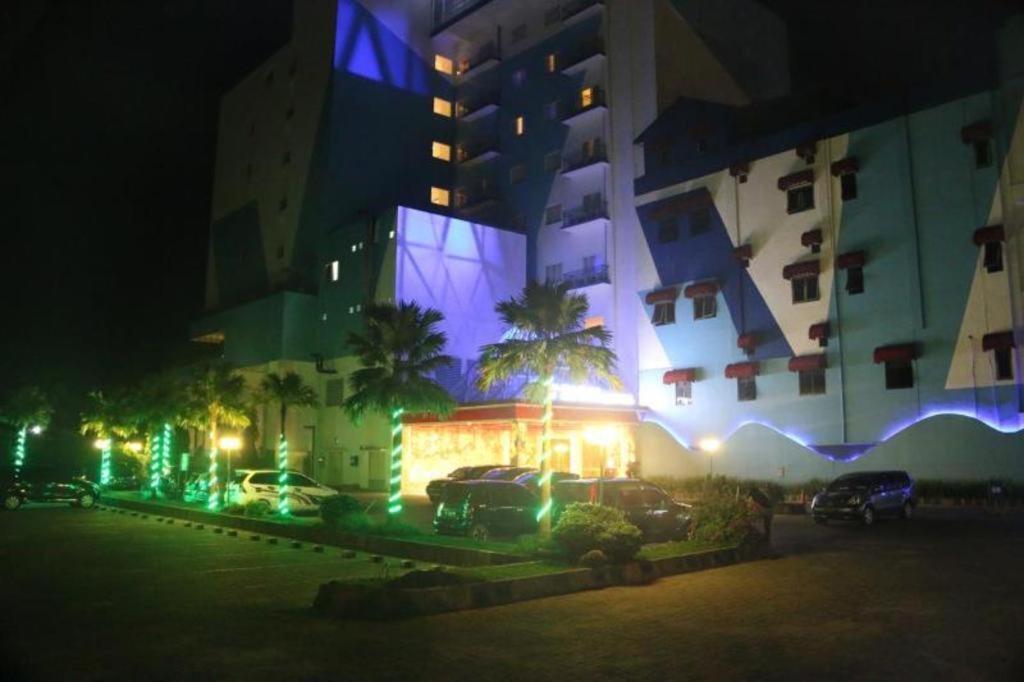 G'Sign Hotel Banjarmasin Банджермасин Екстериор снимка