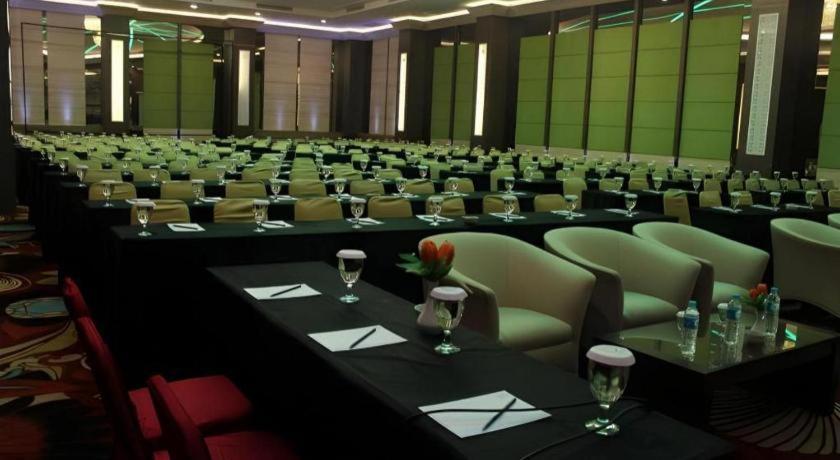 G'Sign Hotel Banjarmasin Банджермасин Екстериор снимка